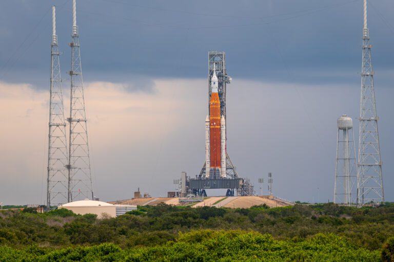 SLS Artemis 1 at LC-39B