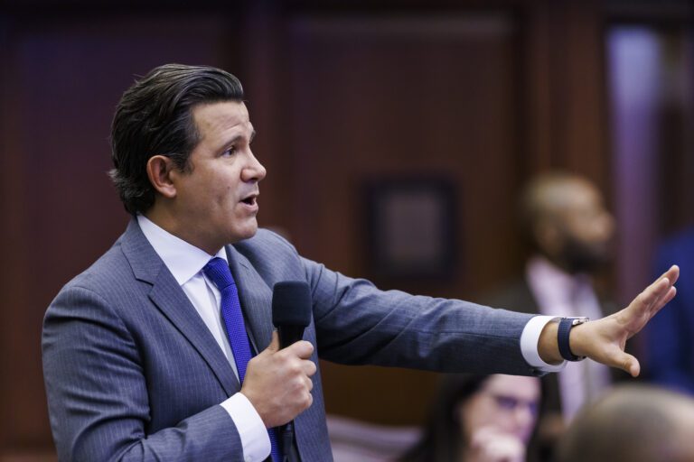 FL Republicans Silent as Democrat Senator Pushes Tougher Immigration Enforcement with Universal E-Verify